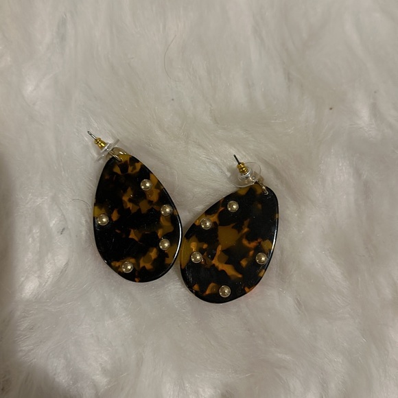 Floral tortoise earrings - Picture 2 of 2